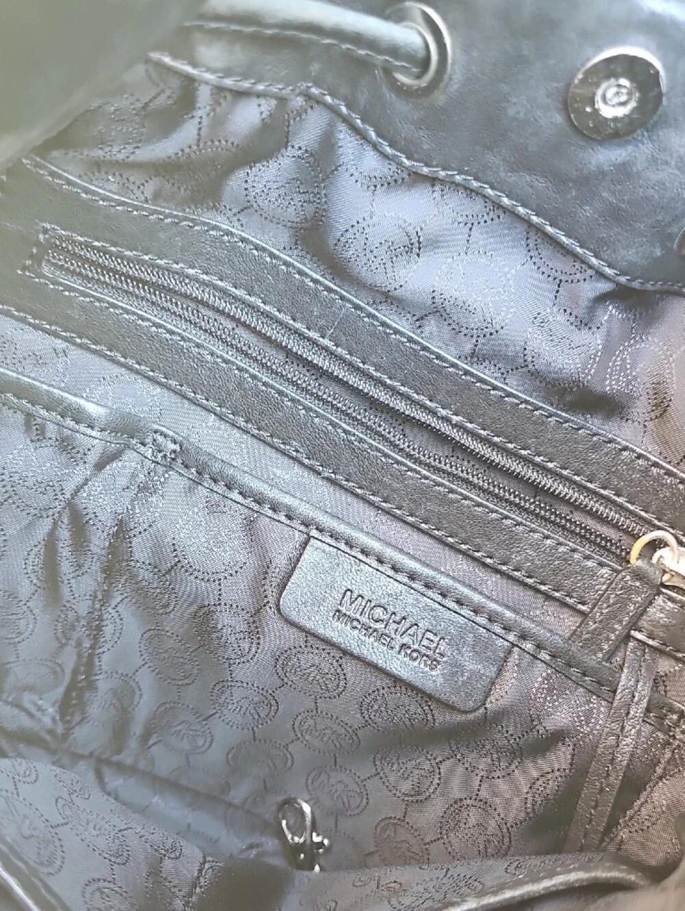Michael Kors handles outfit easy